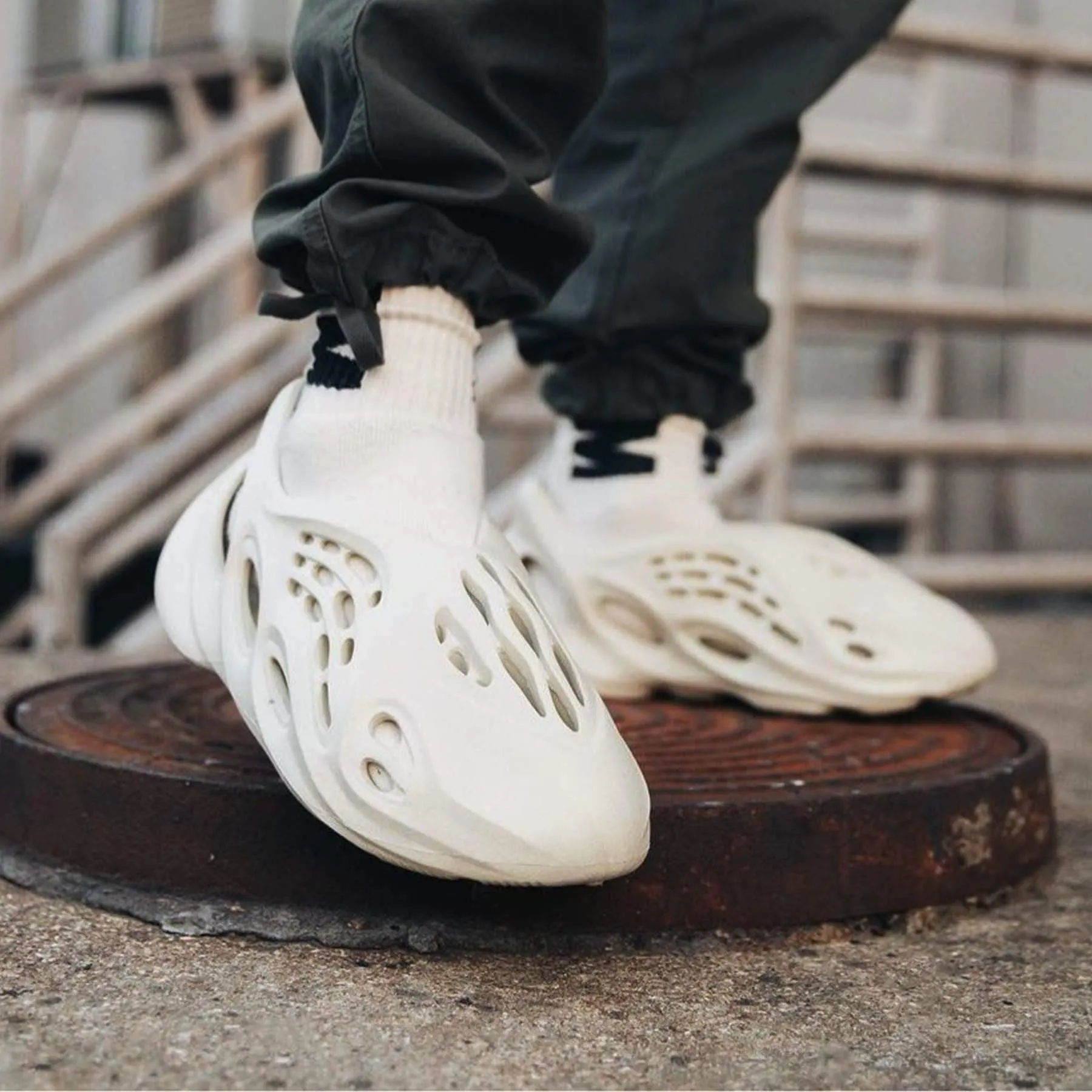 Adidas Yeezy Foam RNNR “Sand”