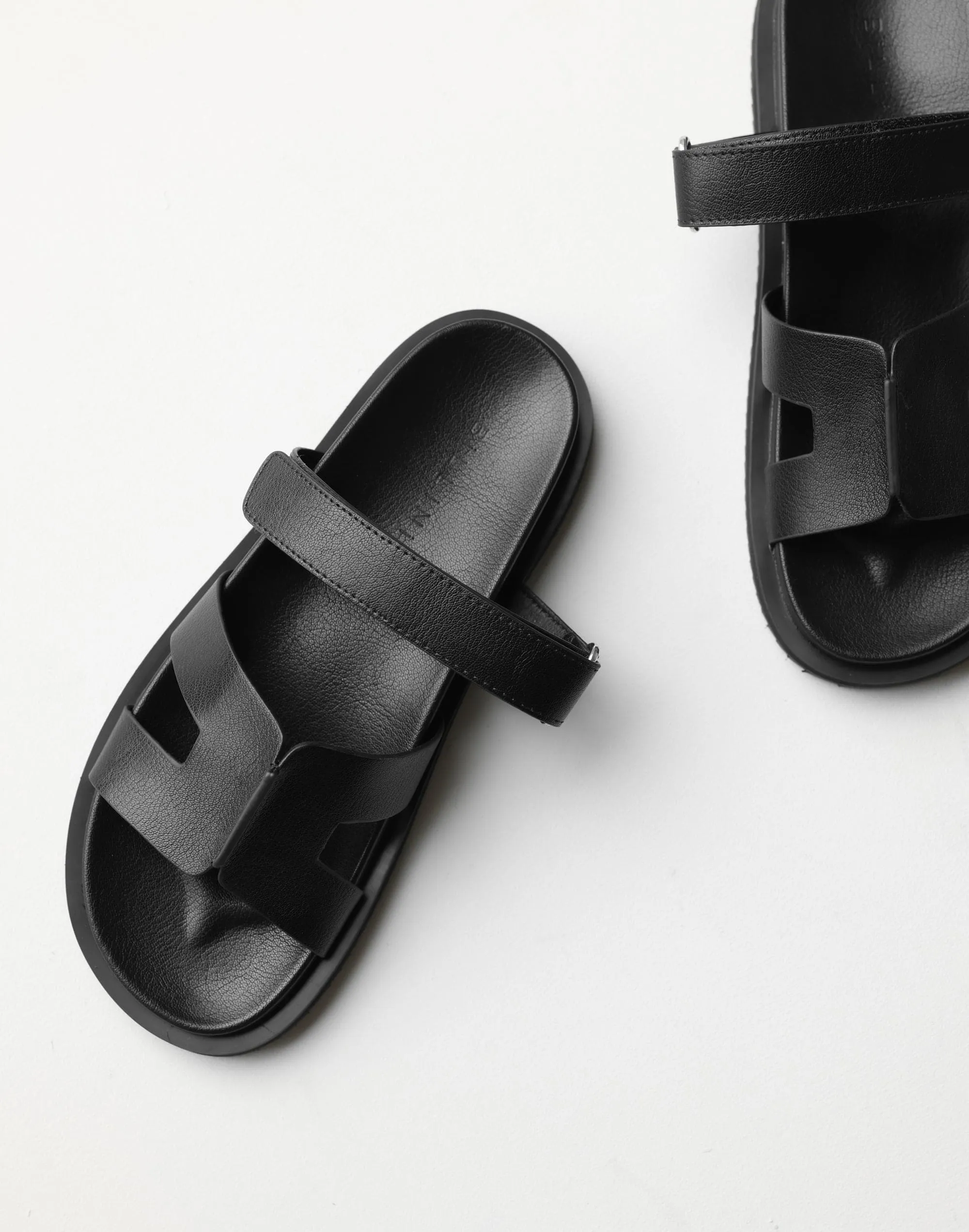 Theon Slides (Black) - By Billini