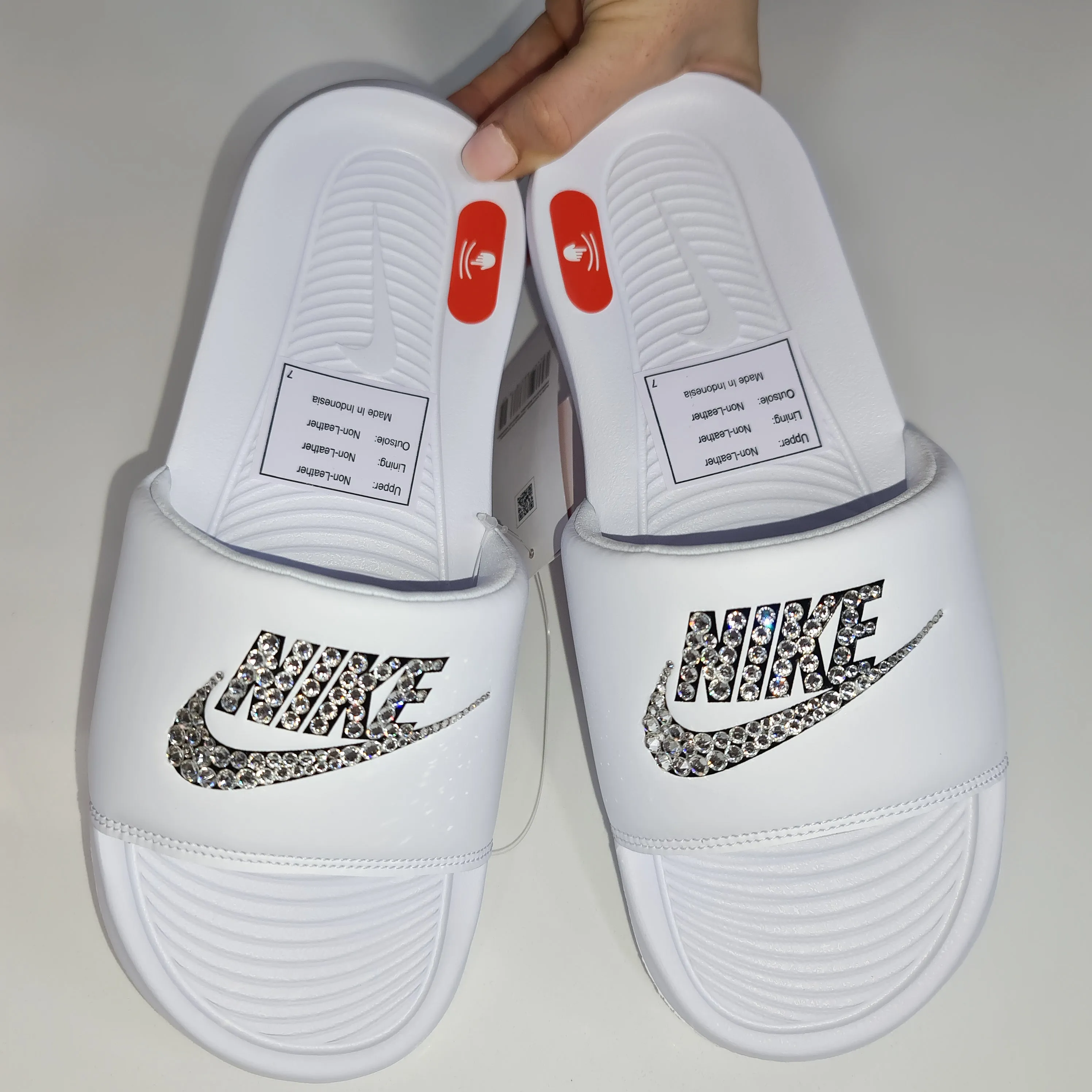 Victori Women Slides (White)